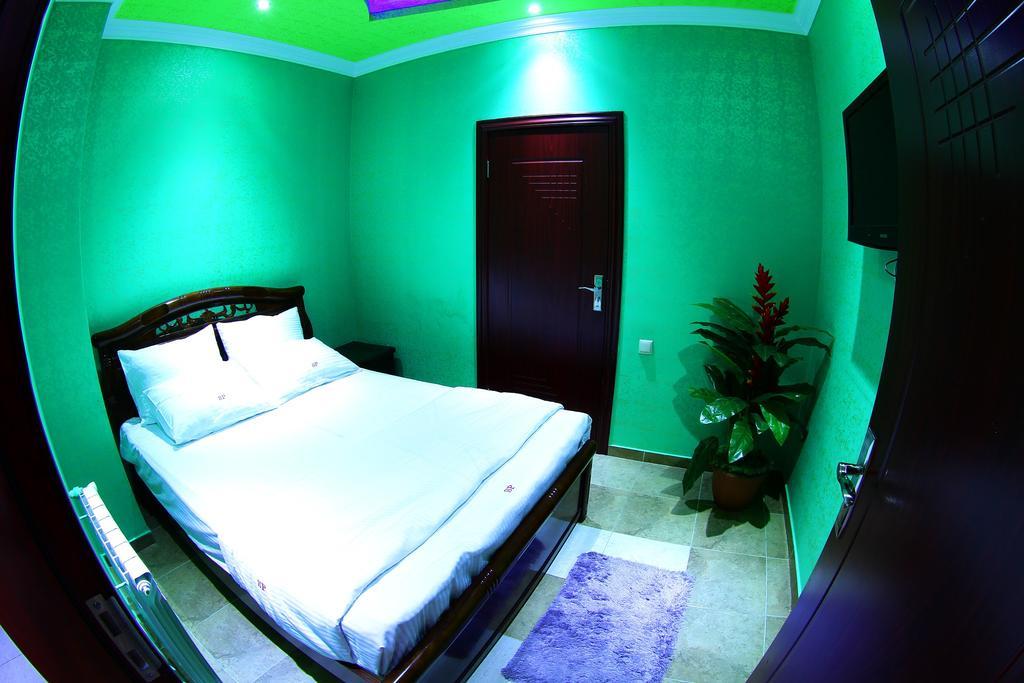 Sochi Plaza Hotel Erévan Extérieur photo